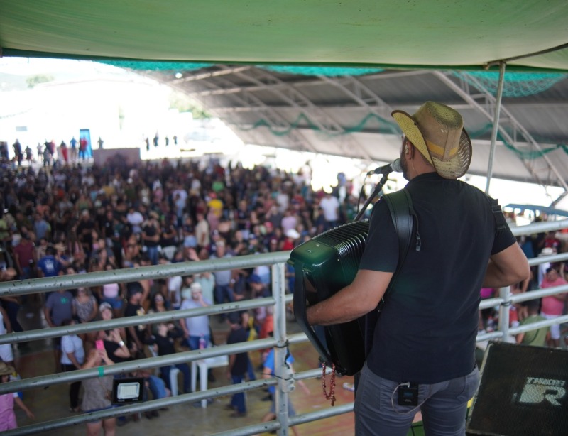 Desfile de cavalos e shows de LC Vaqueiro e Geov� do Acordeon marcam encerramento da �XIV Cavalgada de S�o Jos�